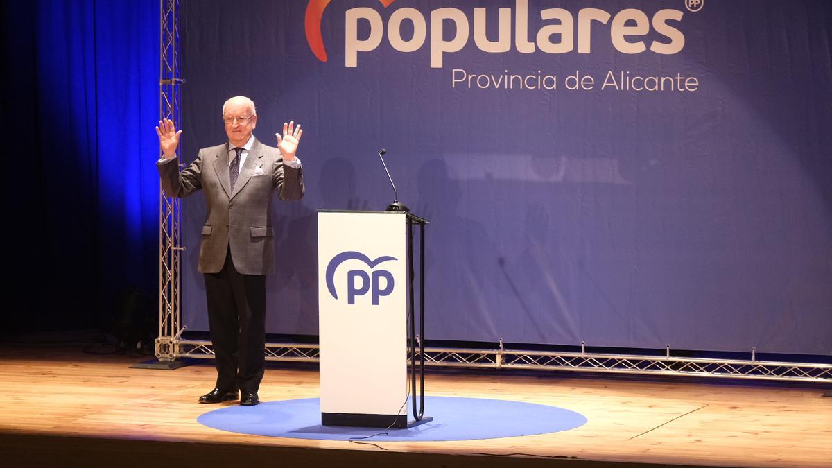 El exalcalde Vicente Rodes durante el homenaje del PP a su trayectoria política.