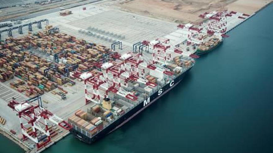 Contenidors de mercaderies al Port de Barcelona.