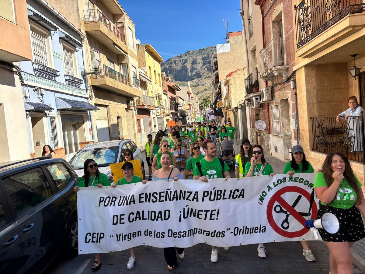 Protesta de docentes de la Vega Baja en el Ayuntamiento de Orihuela