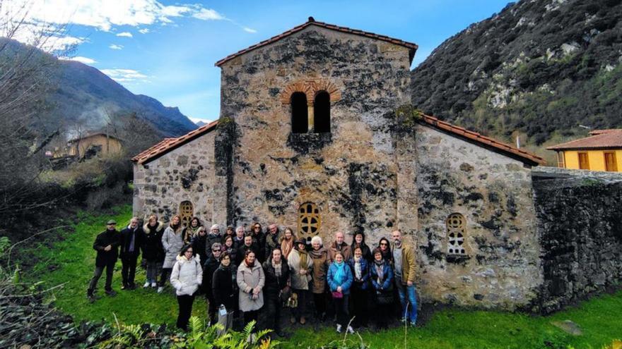 Los Amigos del Reino Astur visitan las iglesias prerrománicas