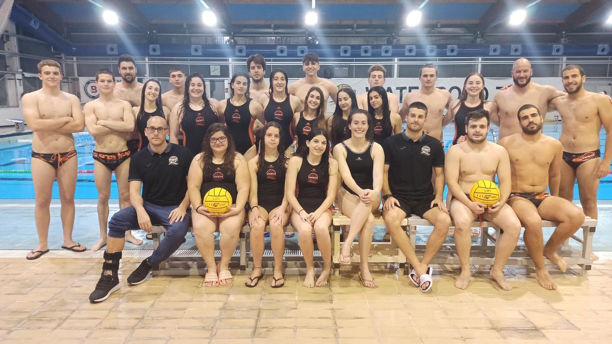 Los equipos masculino y femenino del Waterpolo Turia Valencia buscan el ascenso.
