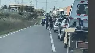 Investigada una conductora tras una colisión contra tres ciclistas en Fuente Palmera al no respetar la prioridad de paso