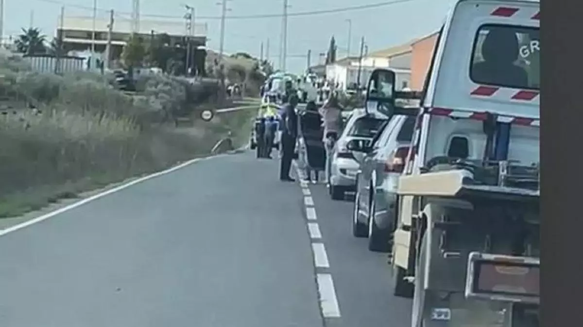 Investigada una conductora tras una colisión contra tres ciclistas en Fuente Palmera al no respetar la prioridad de paso