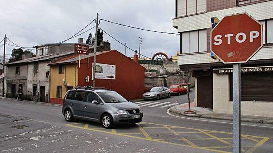 Cruce del paseo del Santuario con la travesía de Pastoriza.