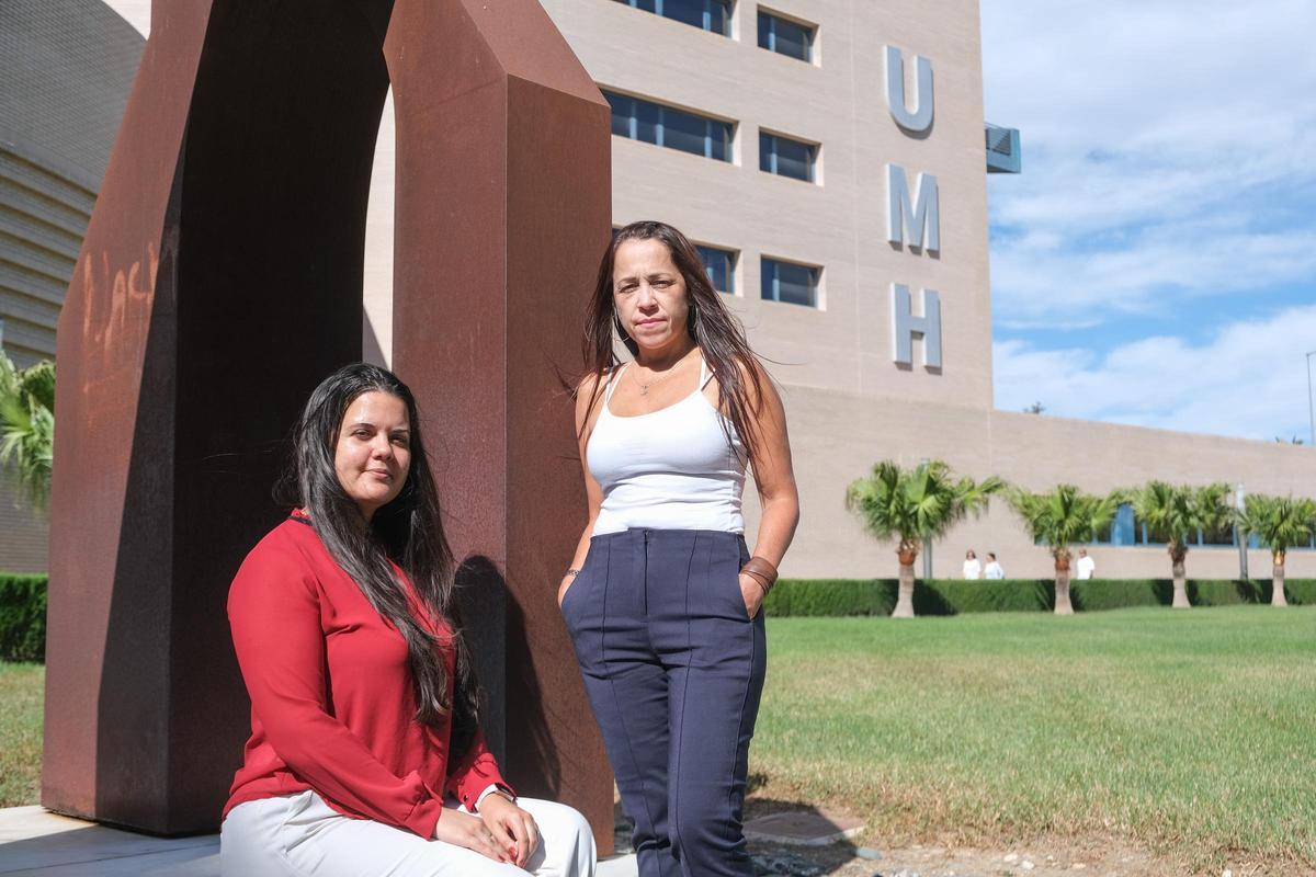 Las periodistas Andrea Aldara y Loraine Morales en la UMH