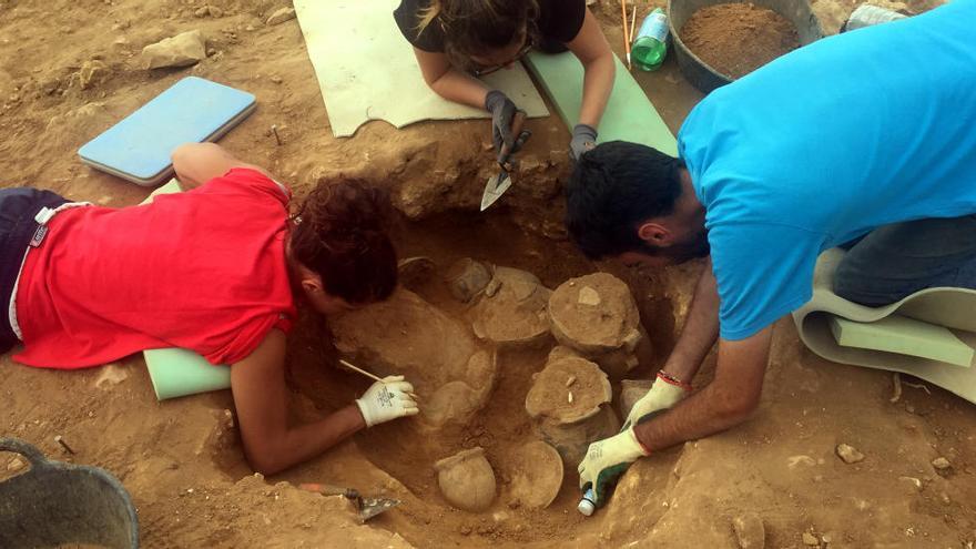 Descobreixen 17 noves tombes al jaciment de Vilanera a l&#039;Escala