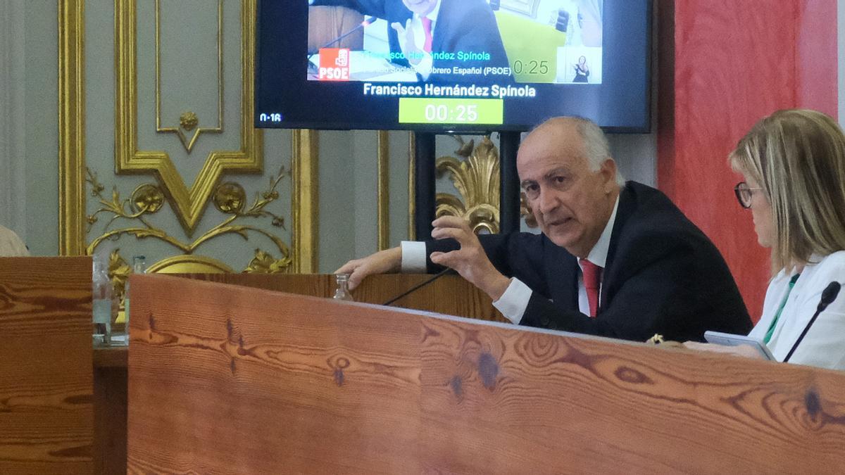 Francisco Hernández Spínola interviene en el Pleno ordinario de abril de 2024 del Ayuntamiento de Las Palmas de Gran Canaria.