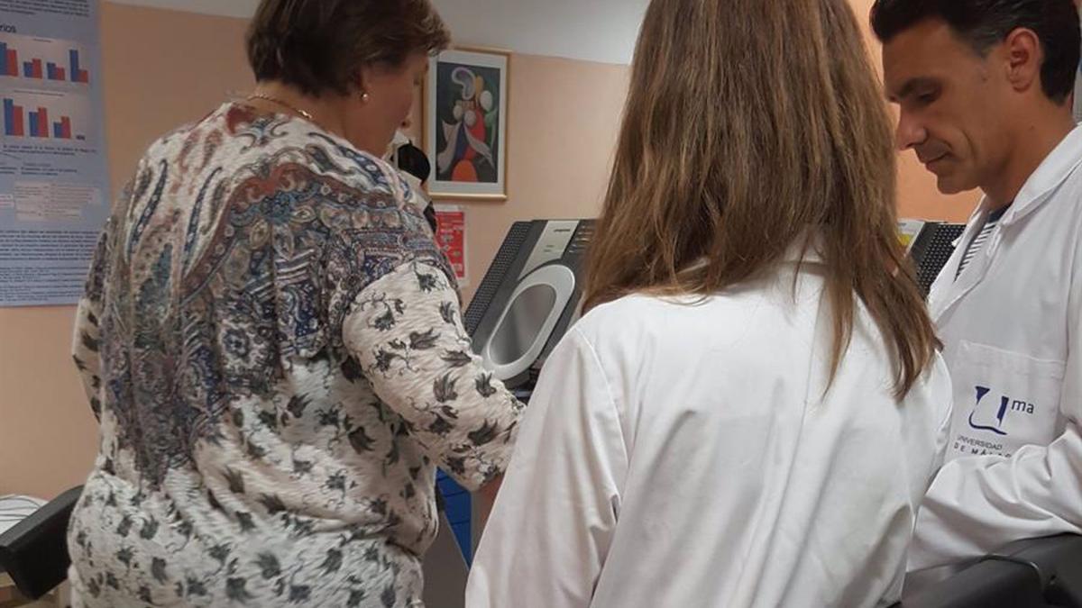 El profesor de Fisioterapia Antonio Cuesta, investigador principal de este estudio que ha descubierto un nuevo biomarcador que permite el contorl y seguimiento de pacientes con cáncer metastásico