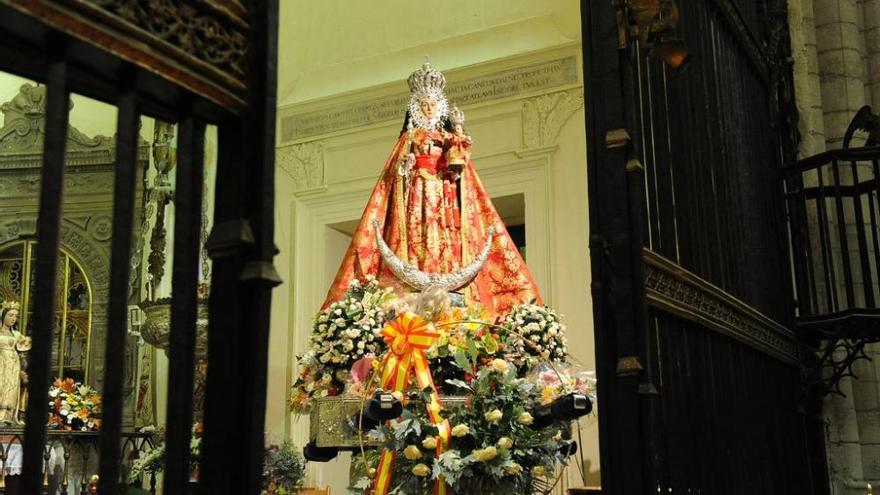 Romería de la Virgen de la Fuensanta: Ambiente en la Catedral de Murcia