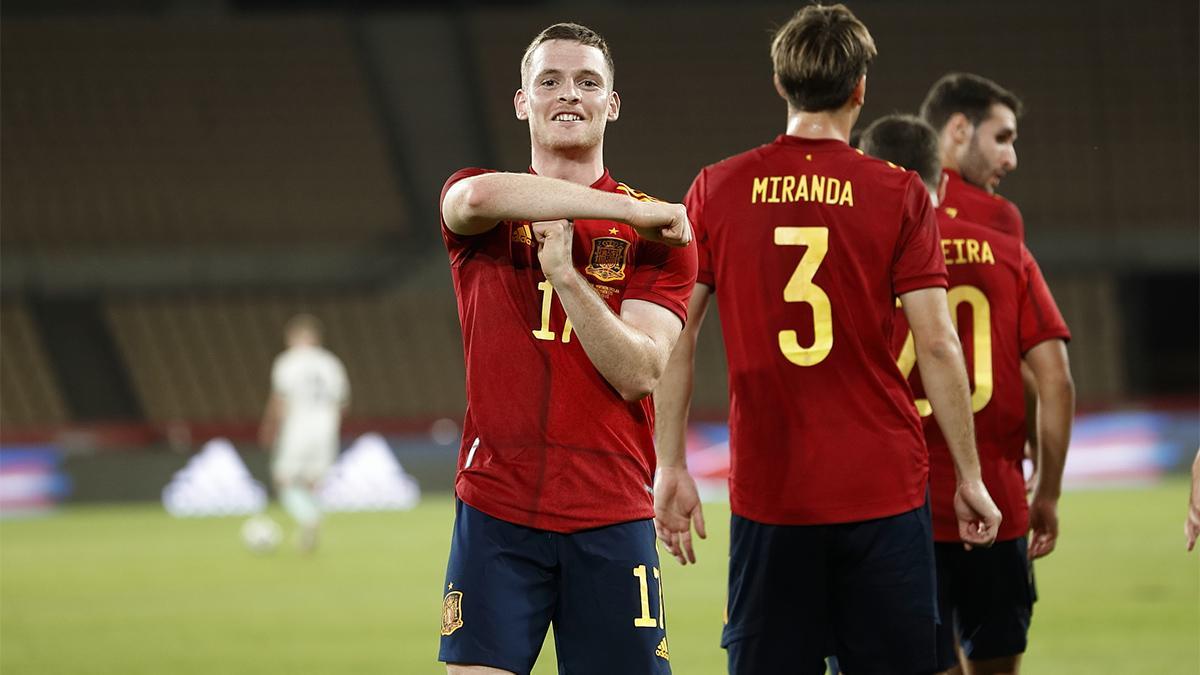 Sergio Gómez celebra su doblete ante Irlanda del Norte