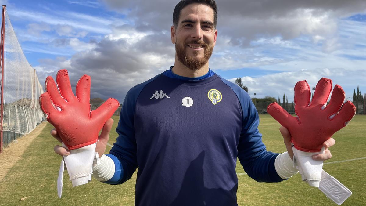 Carlos Abad tras el entrenamiento de este miércoles en las instalaciones de Fontcalent.