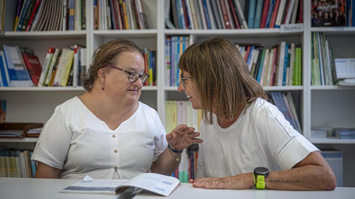 Voluntariado de comprensión lectora en la Fundació Aura, en Barcelona.