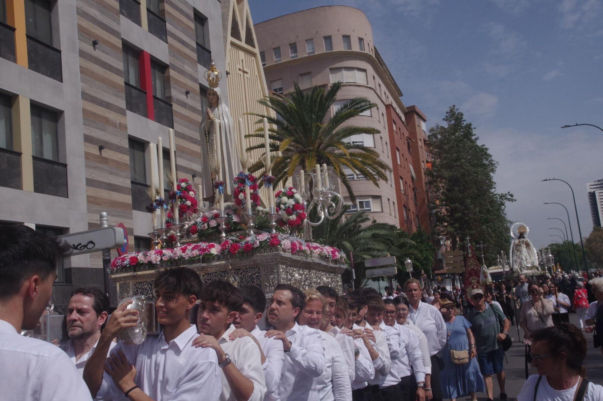 Traslado de la Virgen de Fátima y la Virgen de las Mercedes (El Tarajal) hacia sus altares por la festividad del Corpus en Málaga