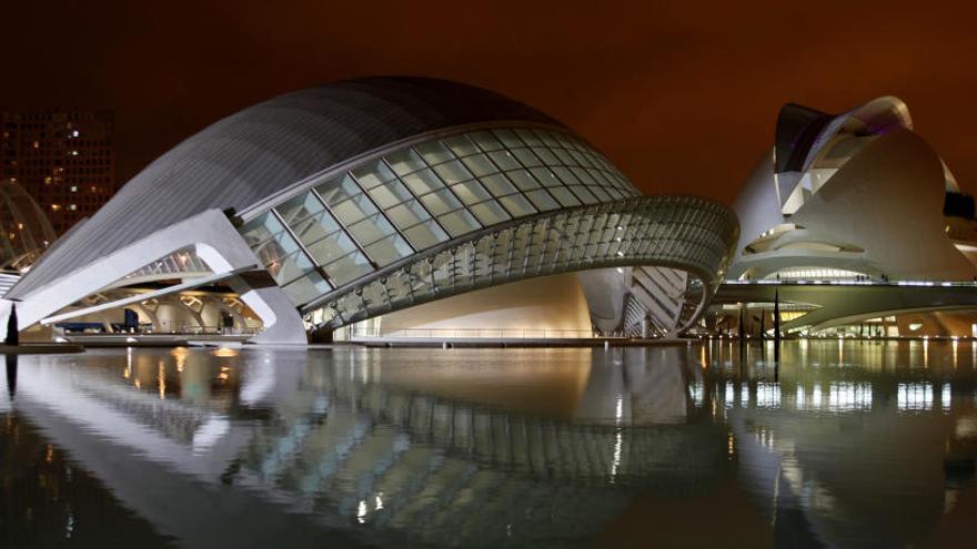 Fue el primer edificio inaugurado en la Ciudad de las Artes y las Ciencias.