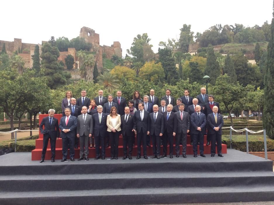 La cumbre se celebra en el Ayuntamiento de Málaga, por lo que el entorno del consistorio y todo el Paseo del Parque se encuentran bajo fuertes medidas de seguridad desde primera hora.