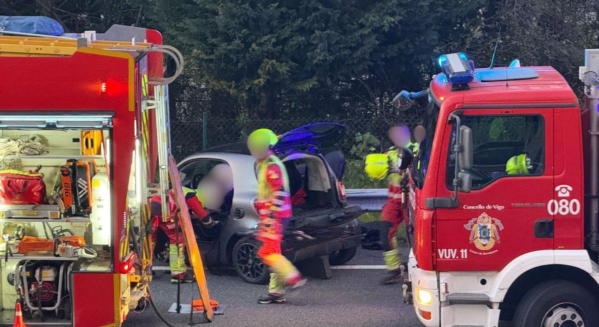 Vehículo accidentado en la AP-9 en la tarde de este sábado