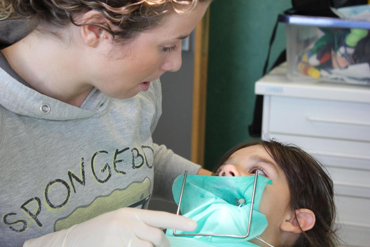 La erosión dental puede derivar en una mayor susceptibilidad a sufrir caries