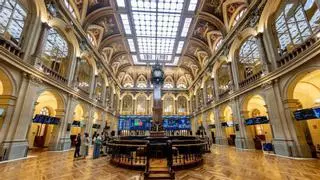 El Ibex abre a la baja por los resultados de los bancos y mira al BCE