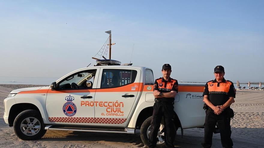 El amplio operativo en las playas de El Campello: Quads, lanchas, baldeo, ...