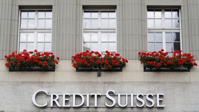 ¿Per què s’ha enfonsat en borsa Credit Suisse i què pot passar amb el banc?