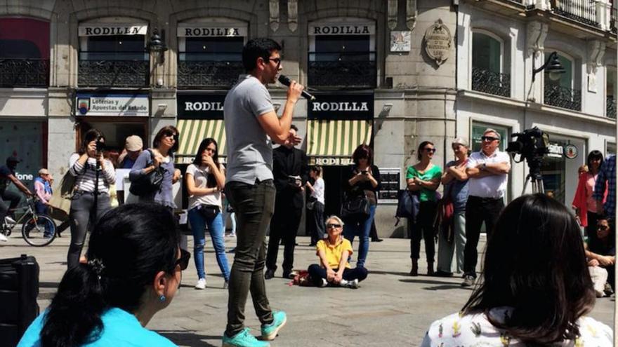 Profesores y alumnos de universidades públicas sacan sus másteres a la calle