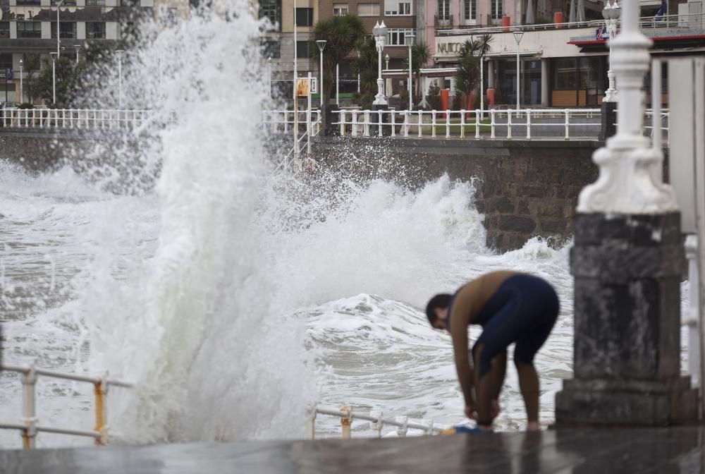 Oleaje en Gijón