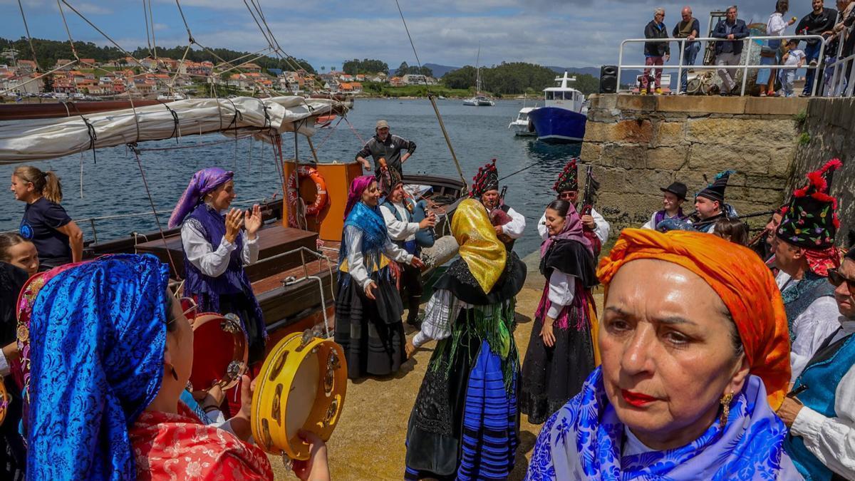 Arousa festexa polo tesouro dun pobo e alza a voz para darlle «unha longa vida»