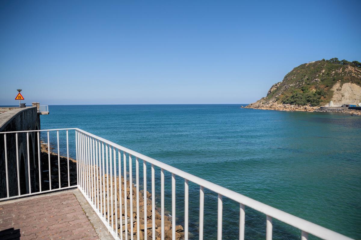 Playa de Gaztetape en Getaria, Guipuzcoa.