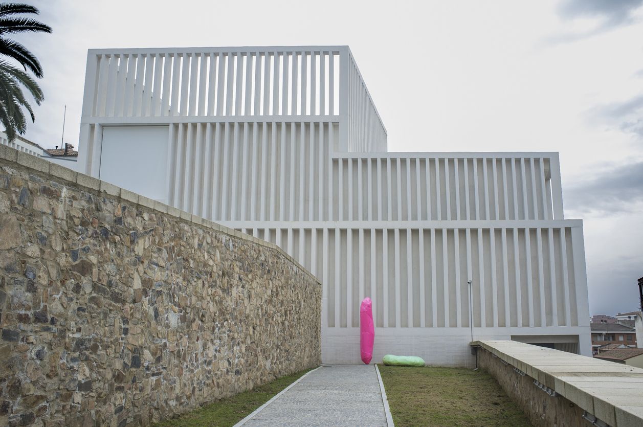 Arte contemporáneo e historia se funden en el Museo Helga de Alvear