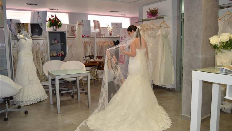 La Junta se compromete a la difusión de la Feria de la Boda