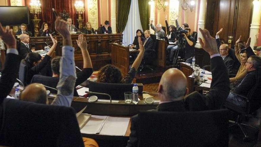 El momento de la votación en el Concello de Ourense.