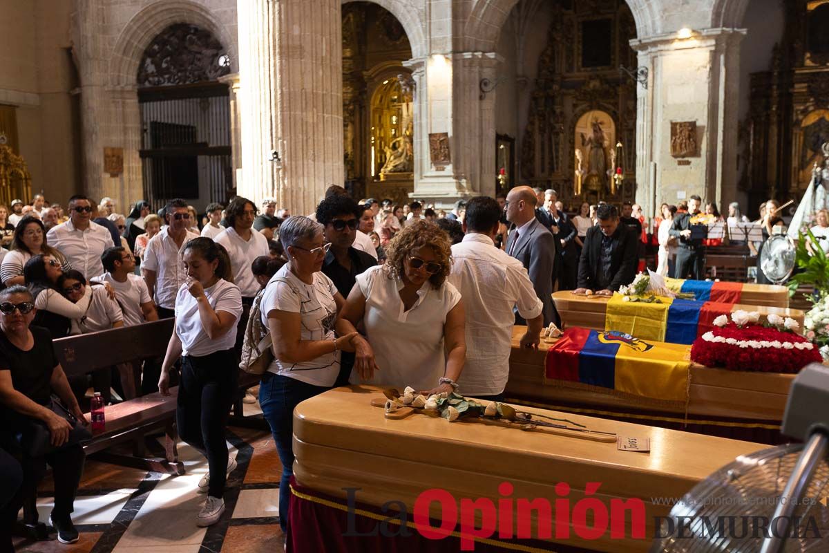 Imágenes del funeral en Caravaca de algunas de las víctimas del incendio en las discotecas de Murcia