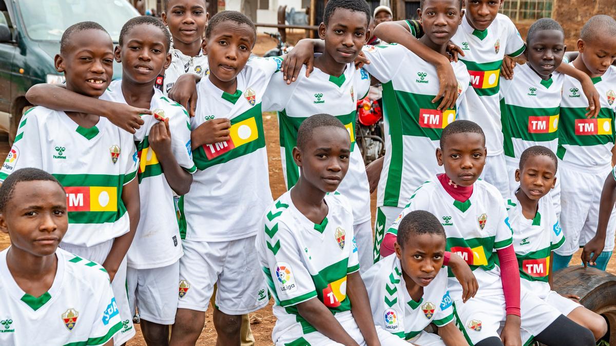 Los jugadores del Toto África con las equipaciones franjiverdes