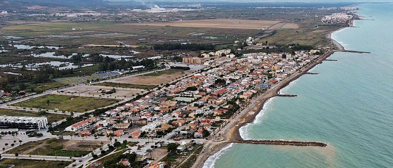 Vista de los espigones en Almenara.