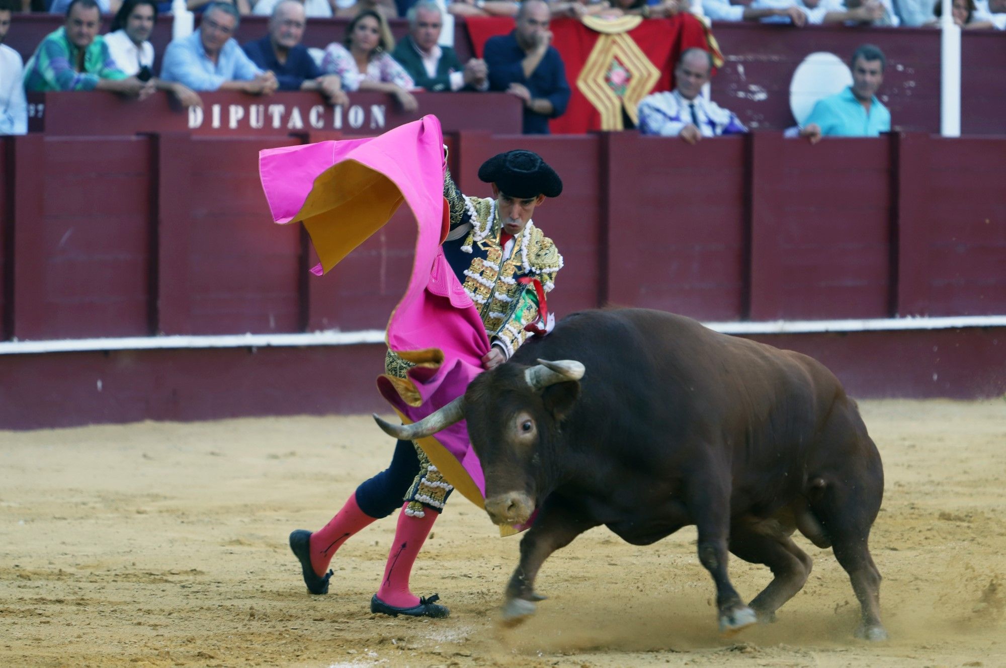 Las imágenes de la cuarta corrida de abono en La Malagueta y de la cogida de Jiménez Fortes