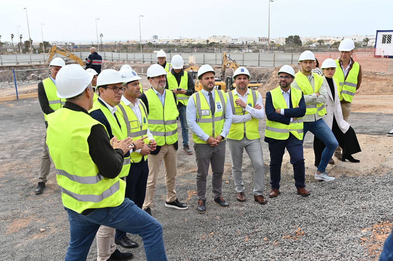 Fernando Clavijo visita las obras de construcción de 134 viviendas de promoción pública en Arrecife