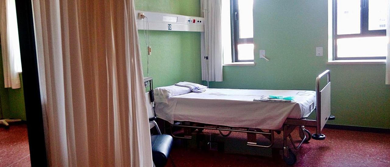 Cama hospitalaria en Montecelo. |   // RAFA VÁZQUEZ