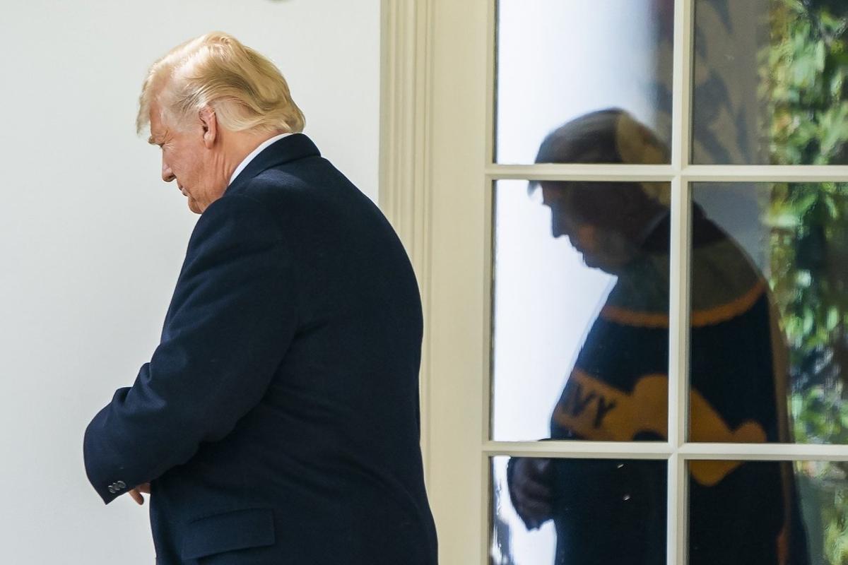 JJL01 Washington United States 22 10 2018 - FILE - US President Donald J Trump prepares to speak to the media as he departs the White House for a Houston Texas rally to support Senator Ted Cruz in Washington DC USA 22 October 2018 Reissued 29 March 2019 On 29 March 2019 US President Donald J Trump said that he is likely to shut down the US southern border with Mexico including all trade next week unless an immediat action against illegal immigration was taken by the Mexican authorities Estados Unidos EFE EPA JIM LO SCALZO Local Caption 54719939 JJL01 Washington United States 22 10 2018 - FILE - US President Donald J Trump prepares to speak to the media as he departs the White House for a Houston Texas rally to support Senator Ted Cruz in Washington DC USA 22 October 2018 Reissued 29 March 2019 On 29 March 2019 US President Donald J Trump said that he is likely to shut down the US southern border with Mexico including all trade next week unless an immediat action against illegal immigration was taken by the Mexican authorities Estados Unidos EFE EPA JIM LO SCALZO Local Caption 54719939