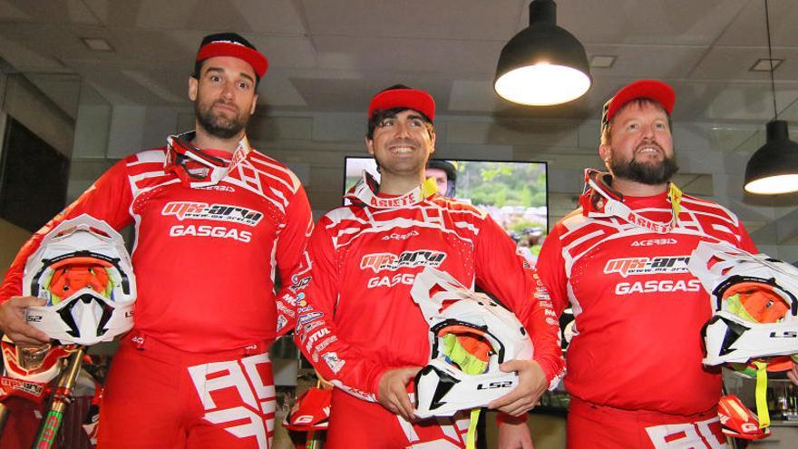 Des de l&#039;esquerra, David Zafra, Jordi Serena i Marc Sucarrats, pilots de l&#039;equip MX-Arvi