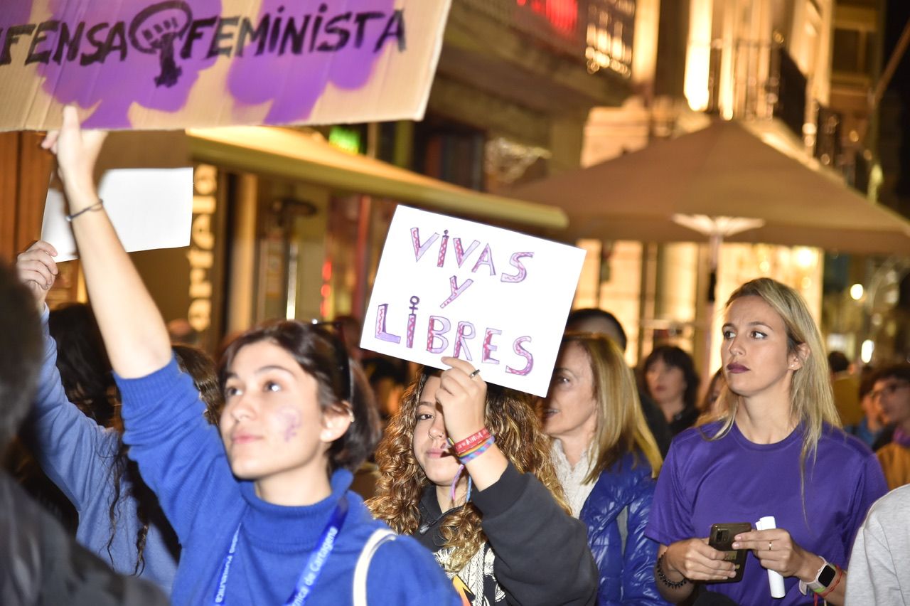 25N | Las imágenes de la manifestación en Cartagena