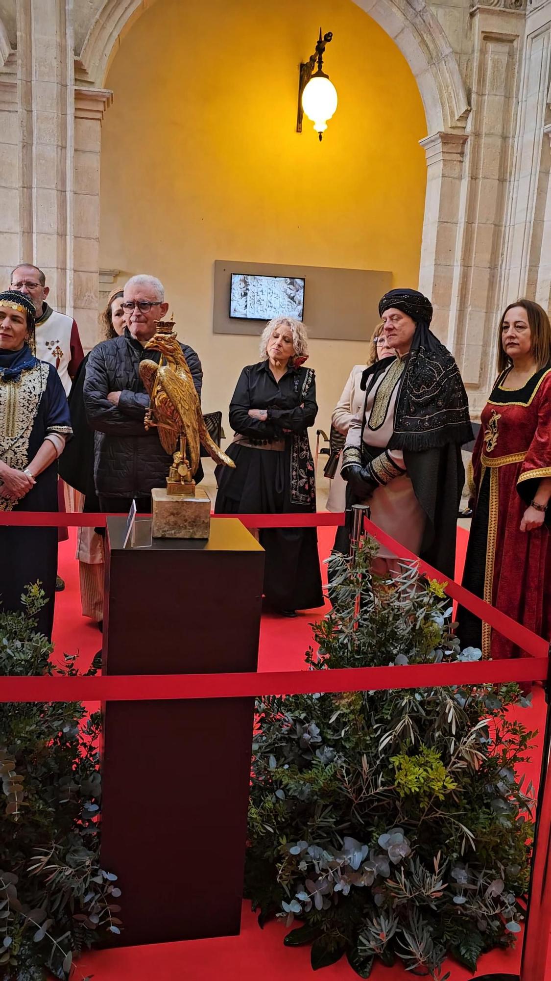 Una exposición ahonda en el simbolismo del Oriol como emblema de Orihuela