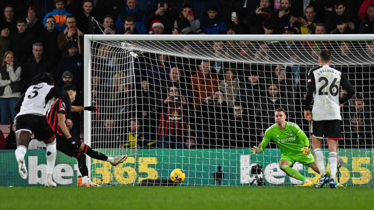 El penalti ante el Fulham con el que Dominic Solanke alcanzó los doce goles en Premier League