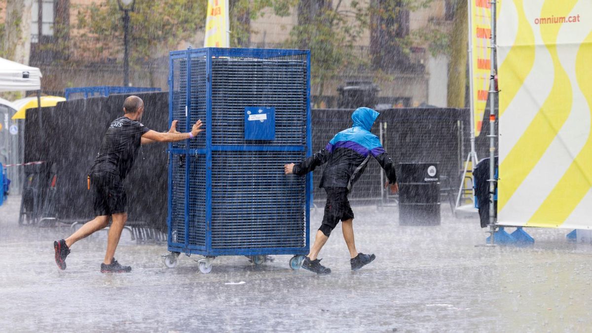 Barcelona activa la alerta por insuficiencia de drenaje debido a las lluvias