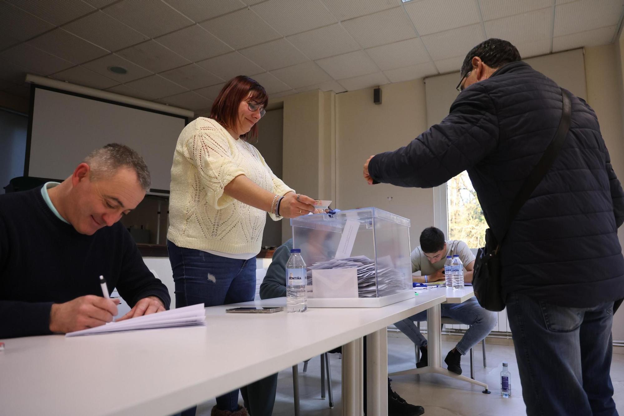 Así transcurrió la jornada electoral del 18-F en O Salnés.