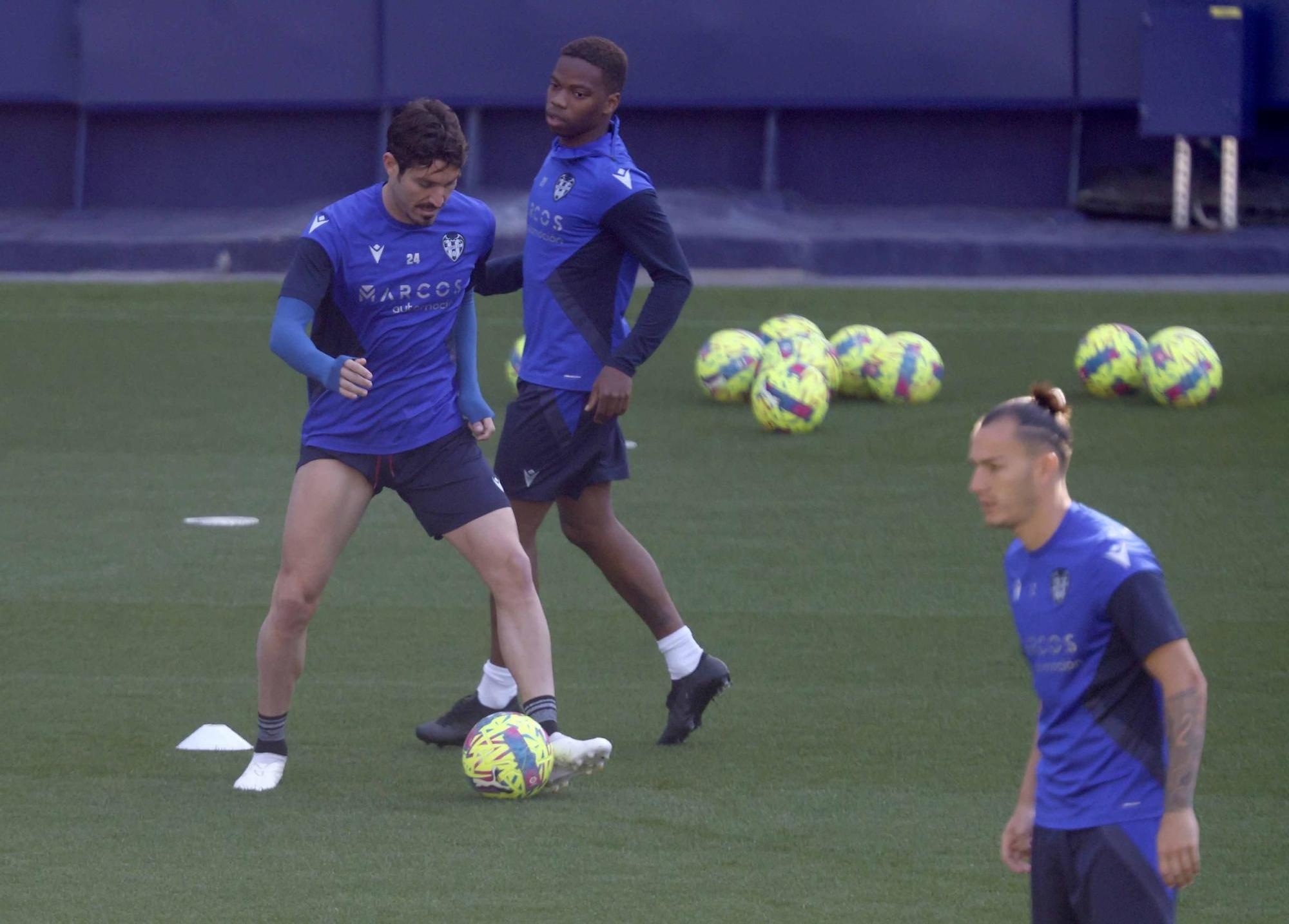 Sesión de entrenamiento del Levante UD