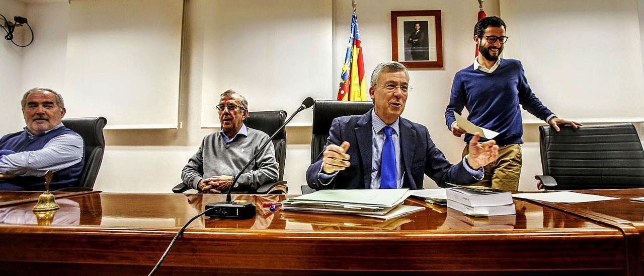 Imagen de archivo de una reunión de la Junta de Fiscales en la Audiencia de Alicante.