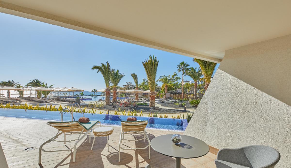 La Double Swim Up Prederred Club Terrace