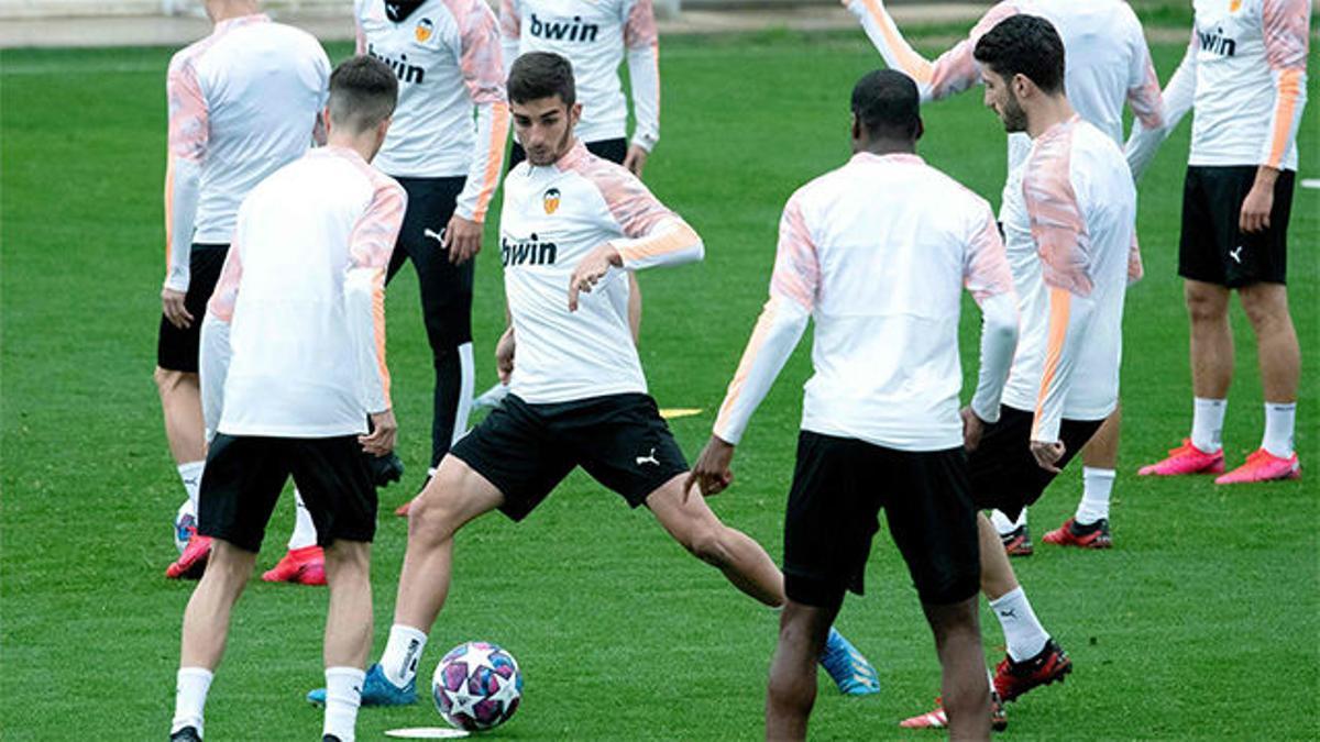 El Valencia entrena antes de viajar para enfrentarse al Atalanta en Champions