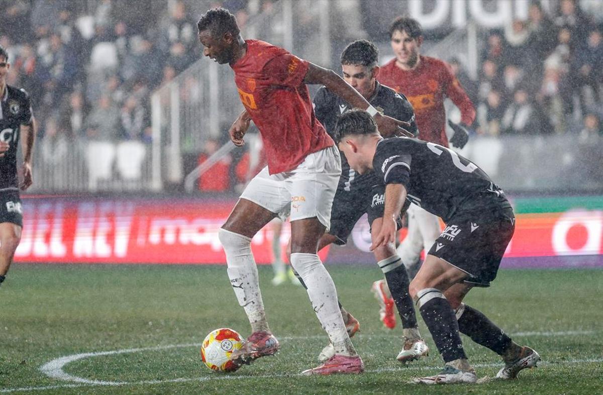 Sadiq ha anotado el segundo gol del Valencia en Burgos