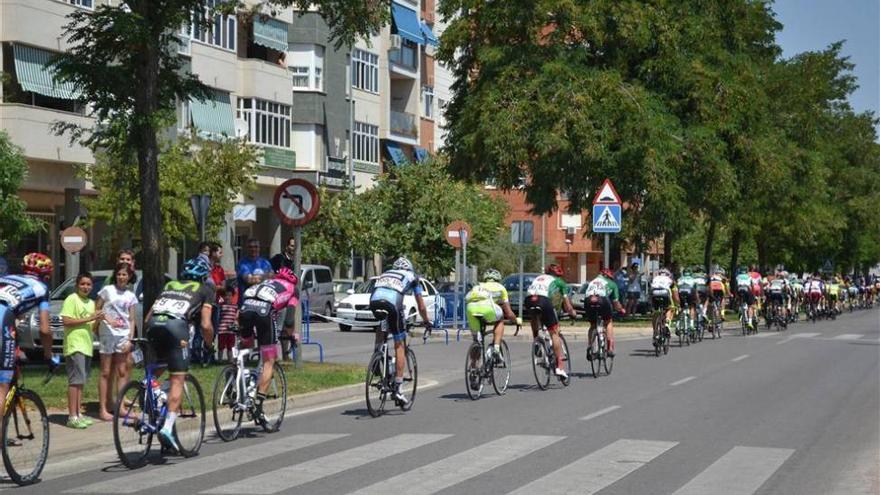 Los comerciantes de Cáceres denuncian la pérdida de ventas por el campeonato de ciclismo